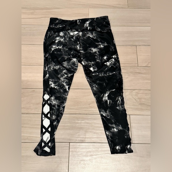 VOGO Black White Marble Leggings with Crisscross Detail XL - Picture 2 of 5